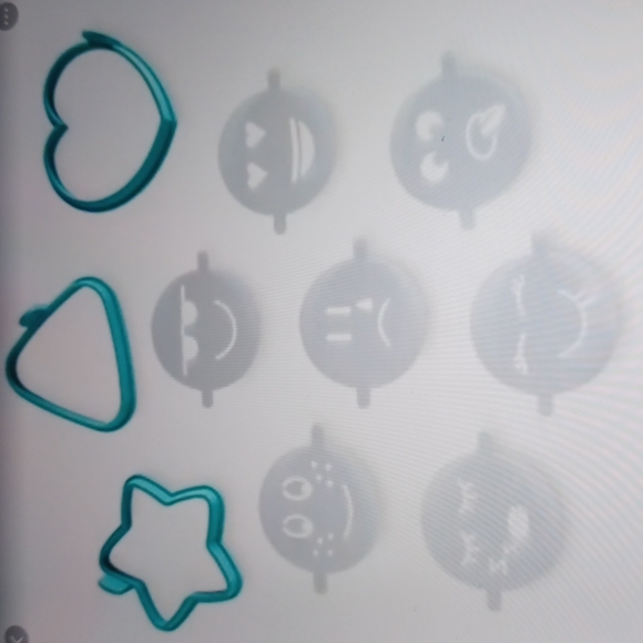 Pampered Chef emoji pancake silicone mold with emoji Stencil and Mickey Mouse - Picture 4 of 6